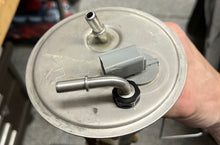 Load image into Gallery viewer, 2005-2009 Mustang Easy "Return" Style Fuel System Kit
